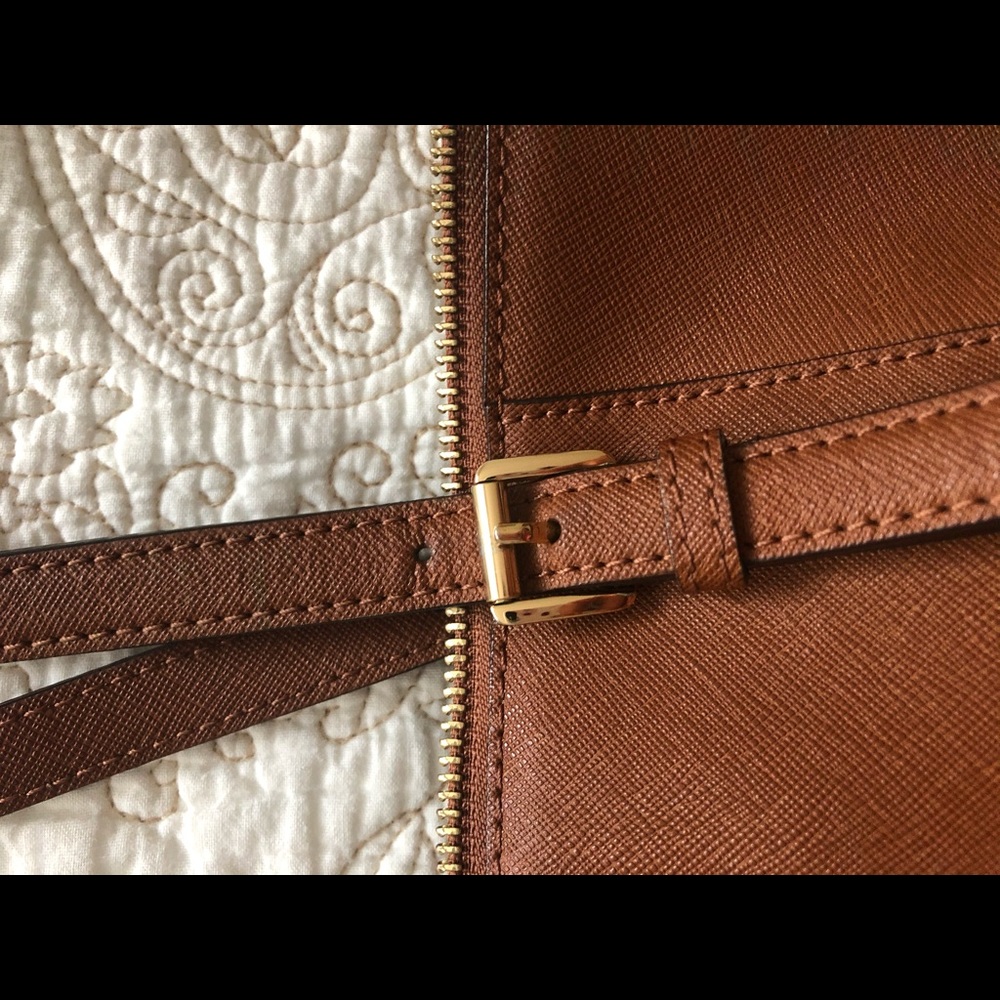 Michael Kors Jet Set Lg Saffiano Leather Zip Tote - Picture 7 of 16